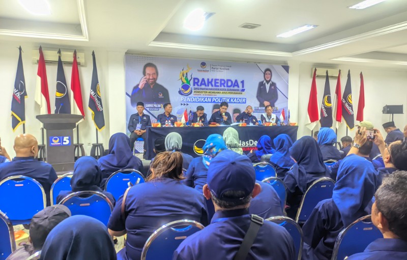 jajaran-pengurus-dpd-partai-nasdem-surabaya-saat-membuka-rakerda-I
